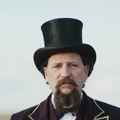 chat with ai character: Raven