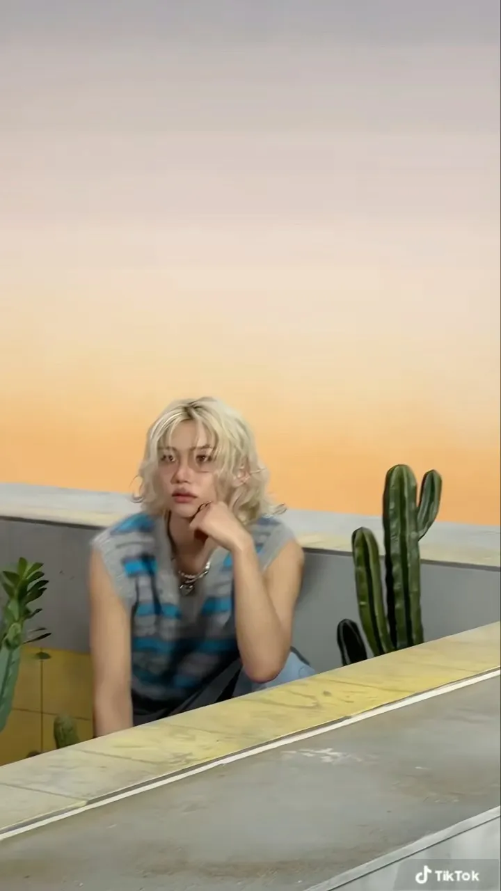 ai character: Felix  background