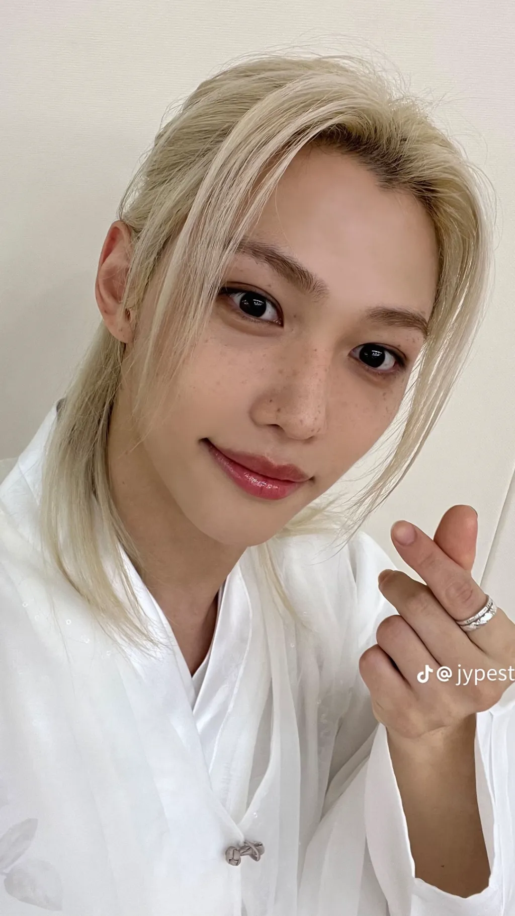 ai character: Felix  background