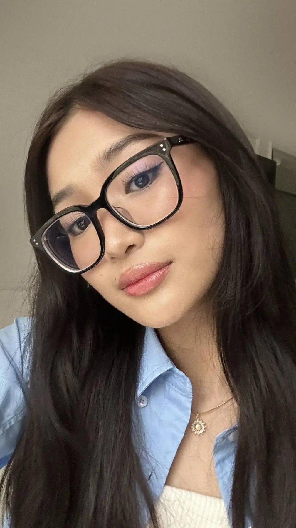 ai character: Jhonna.Robles background