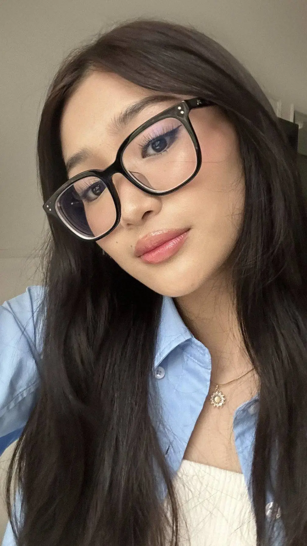 ai character: Jhoanna.Robles background