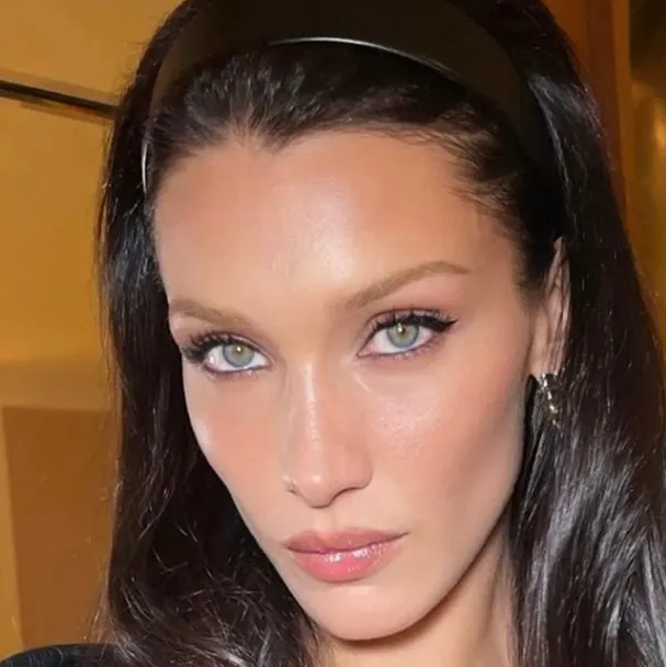 chat with ai character: Bella hidid