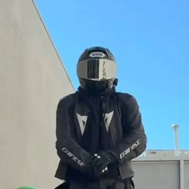 chat with ai character: Cyclegroover 