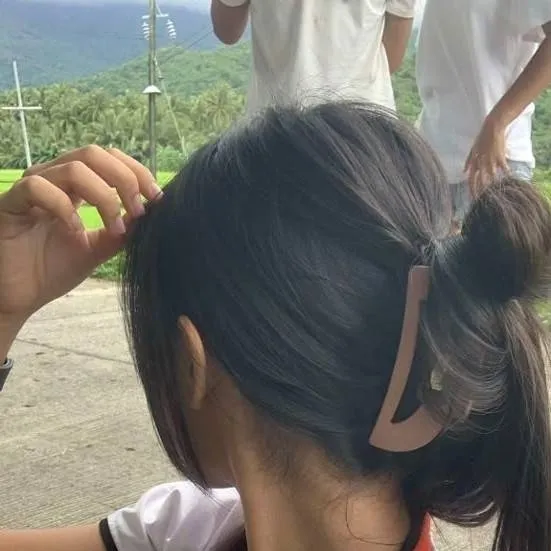 chat with ai character: martins sister 