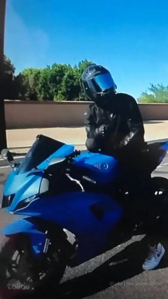 ai character: hubby  background