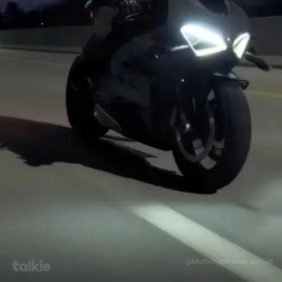 chat with ai character: aylin 