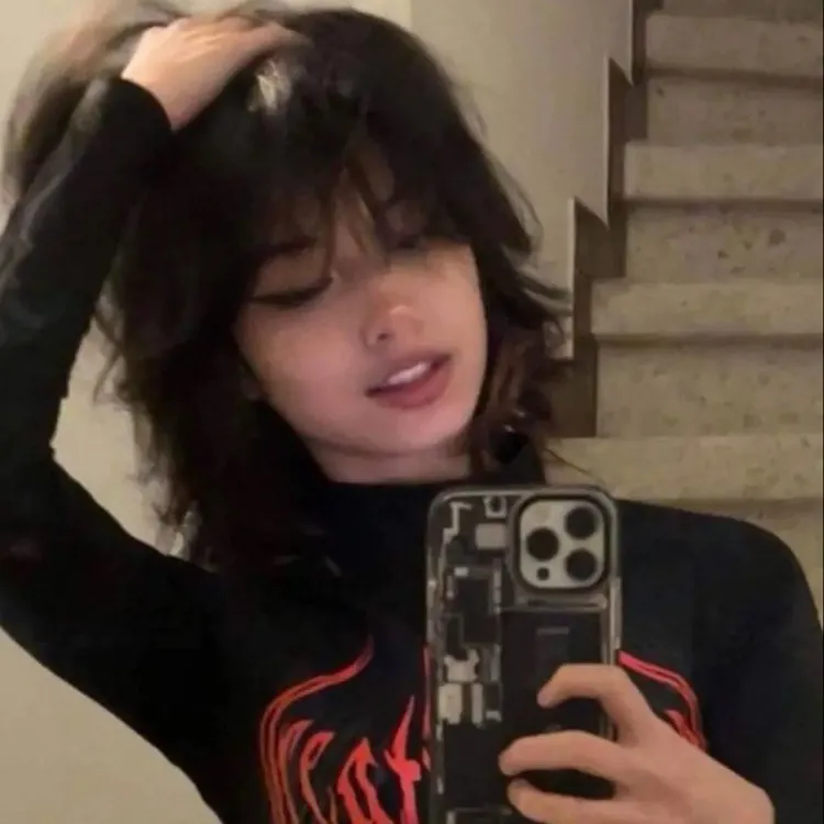 chat with ai character: Nym