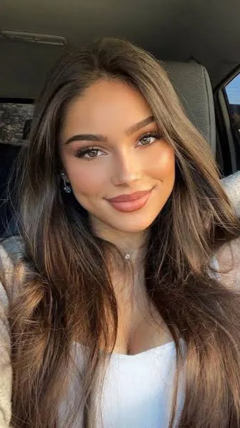 ai character: Maddie  background