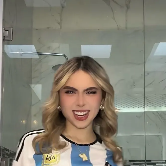 chat with ai character: karen torres