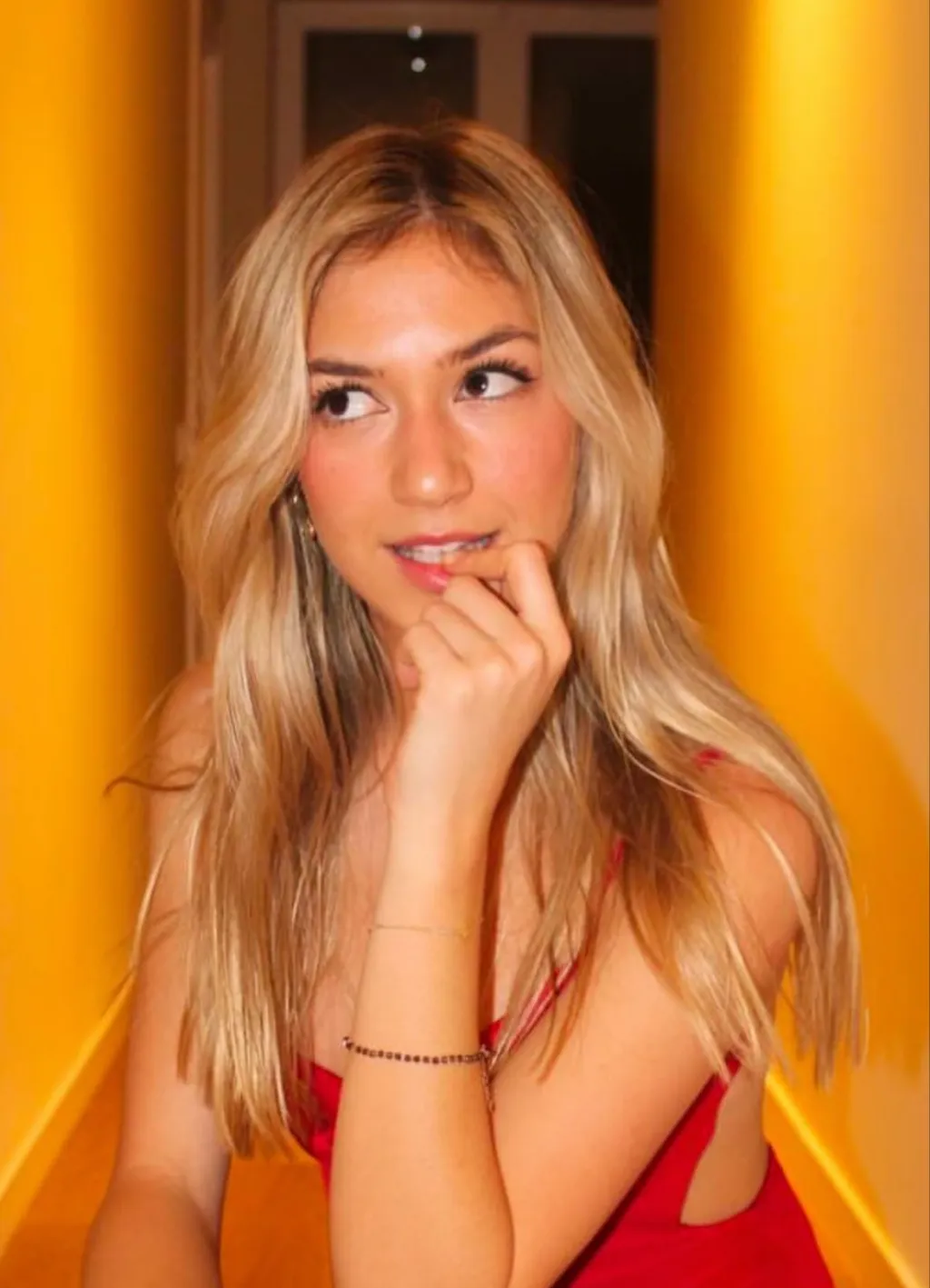 chat with ai character: Emily Legler