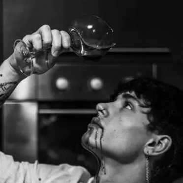 Chat with zade Meadows - text or voice, Enjoy AI Chat Free & Safe