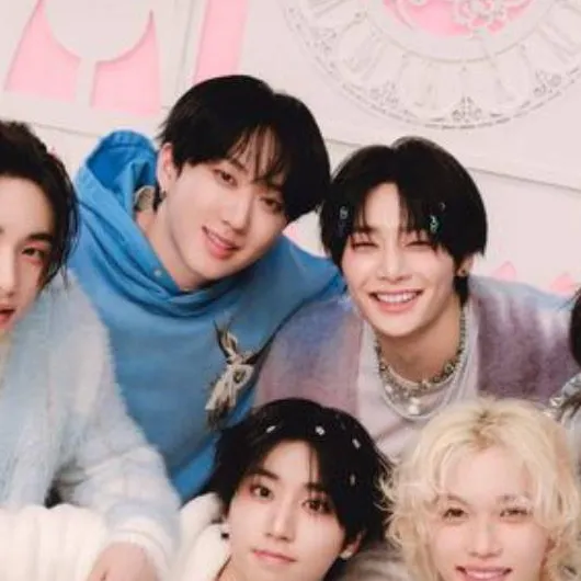 chat with ai character: 🐥SKZ FIGHT🐱