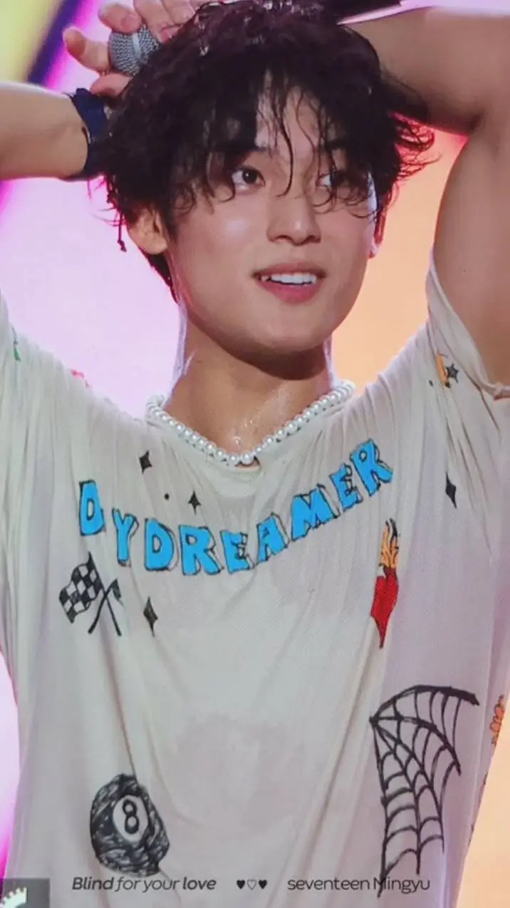 ai character: 🤪MINGYU💗 background