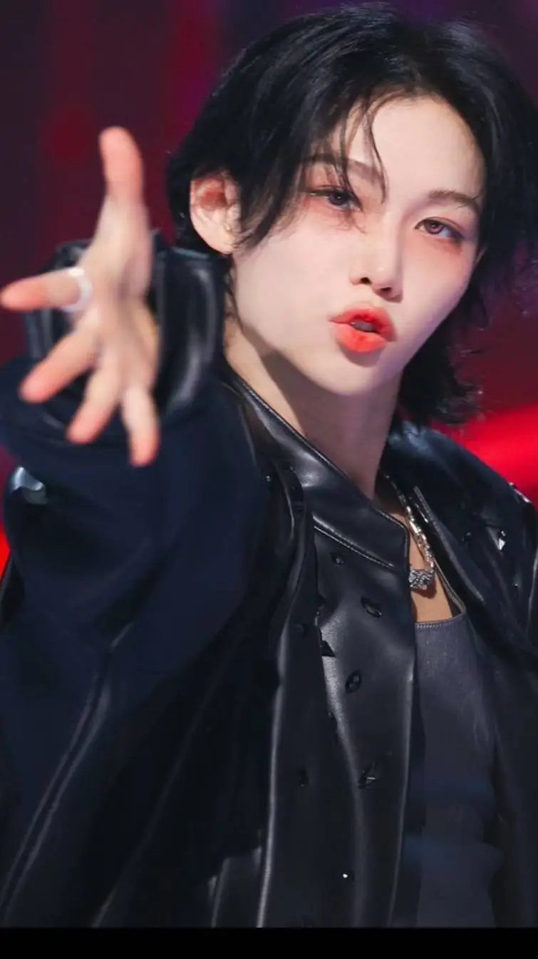 ai character: 🥵FELIX🙏 background