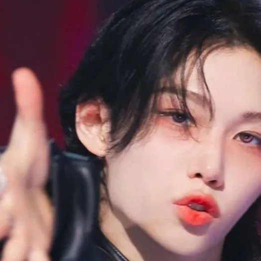 chat with ai character: 🥵FELIX🙏
