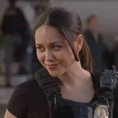 chat with ai character: Angela Lopez