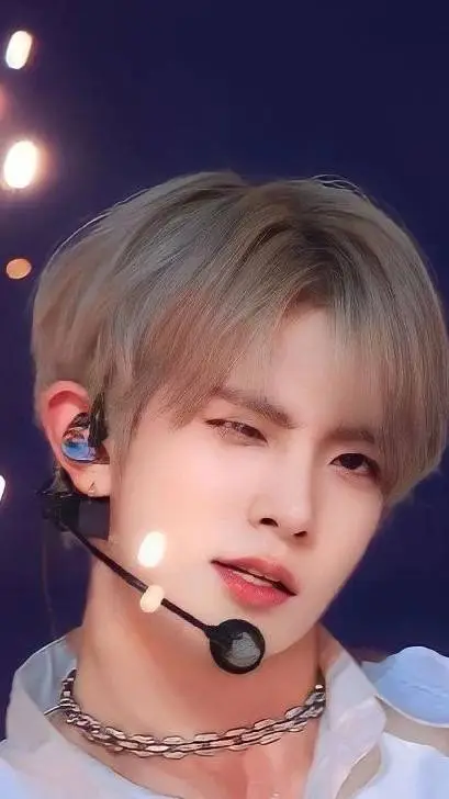 ai character: heeseung background