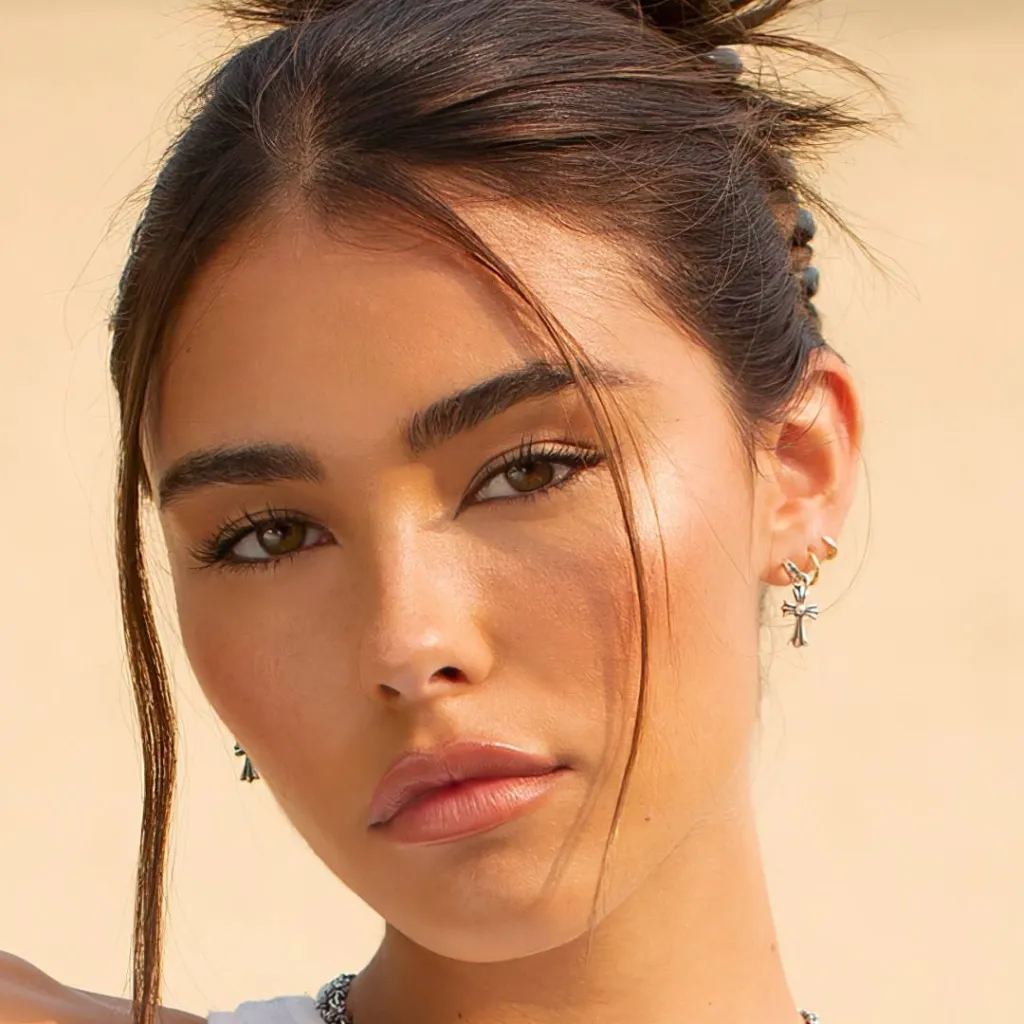 chat with ai character: Madison Beer 