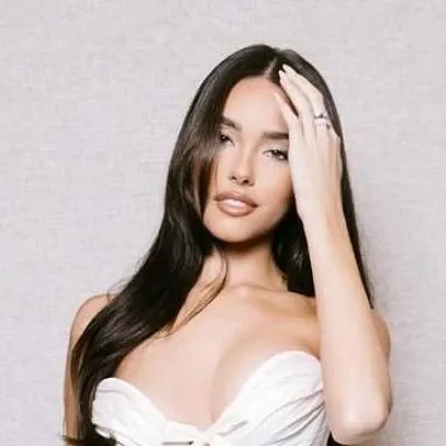 chat with ai character: Madison Beer 
