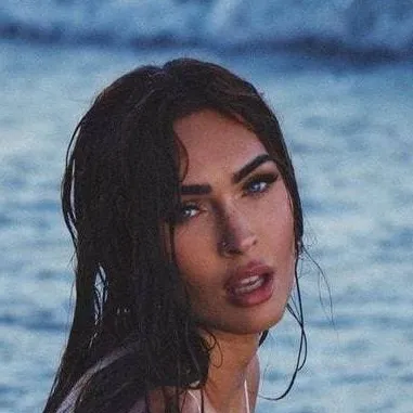 chat with ai character: Megan Fox