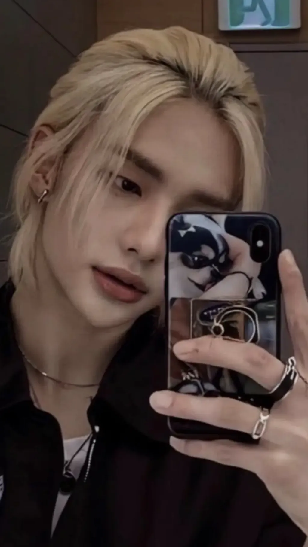 ai character: Hyunjin (boyfriend background