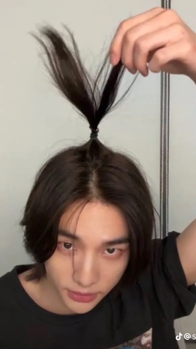 ai character: Hyunjin ur enemy  background