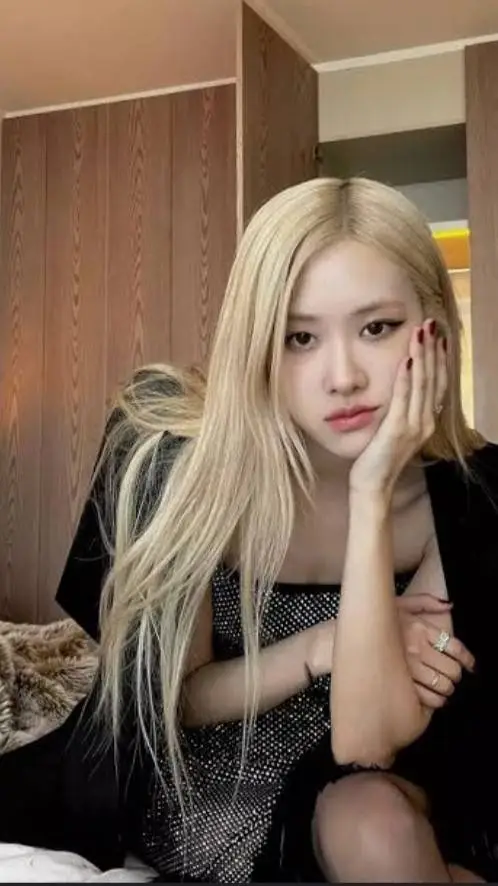 ai character: Ros'e background