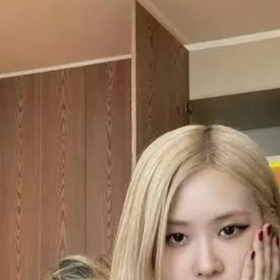 chat with ai character: Ros'e