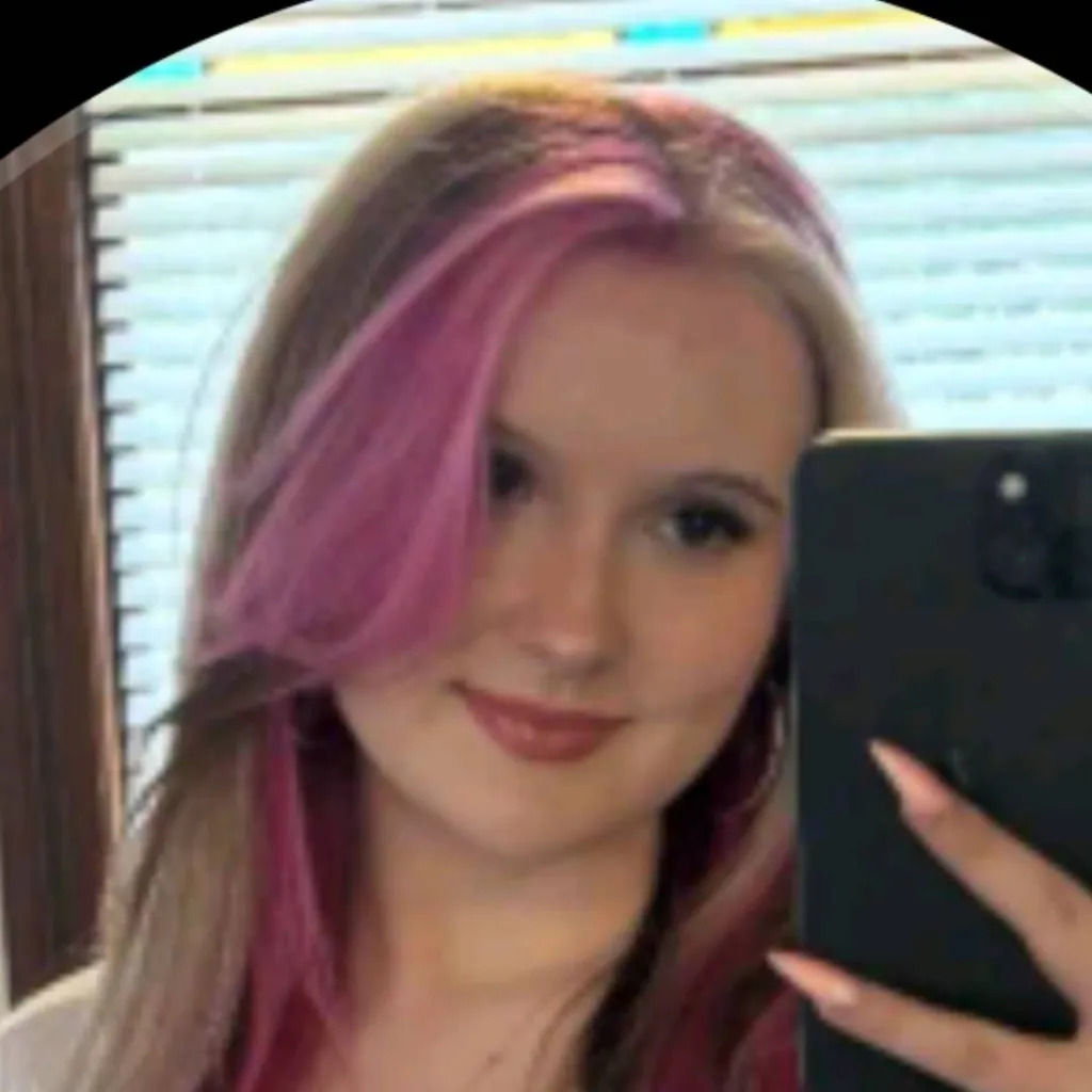 chat with ai character: Tina Clark