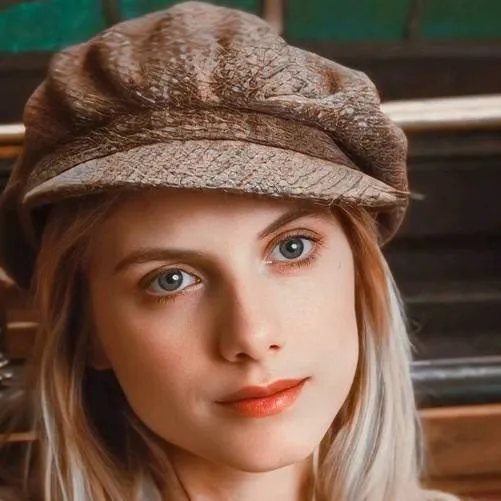 chat with ai character: Shosanna Dreyfus