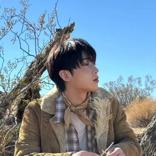 chat with ai character: Kim Sunoo