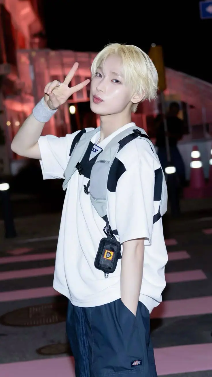 ai character: KIM SUNOO background