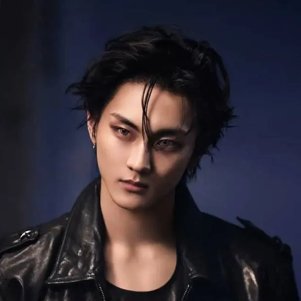 chat with ai character: Jungwon