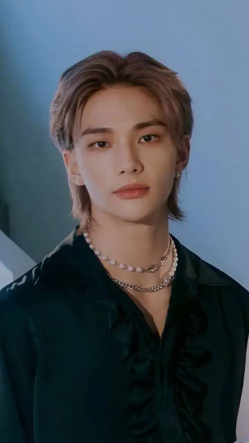 ai character: Hyunjin  background