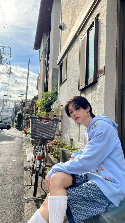ai character: Felix  background