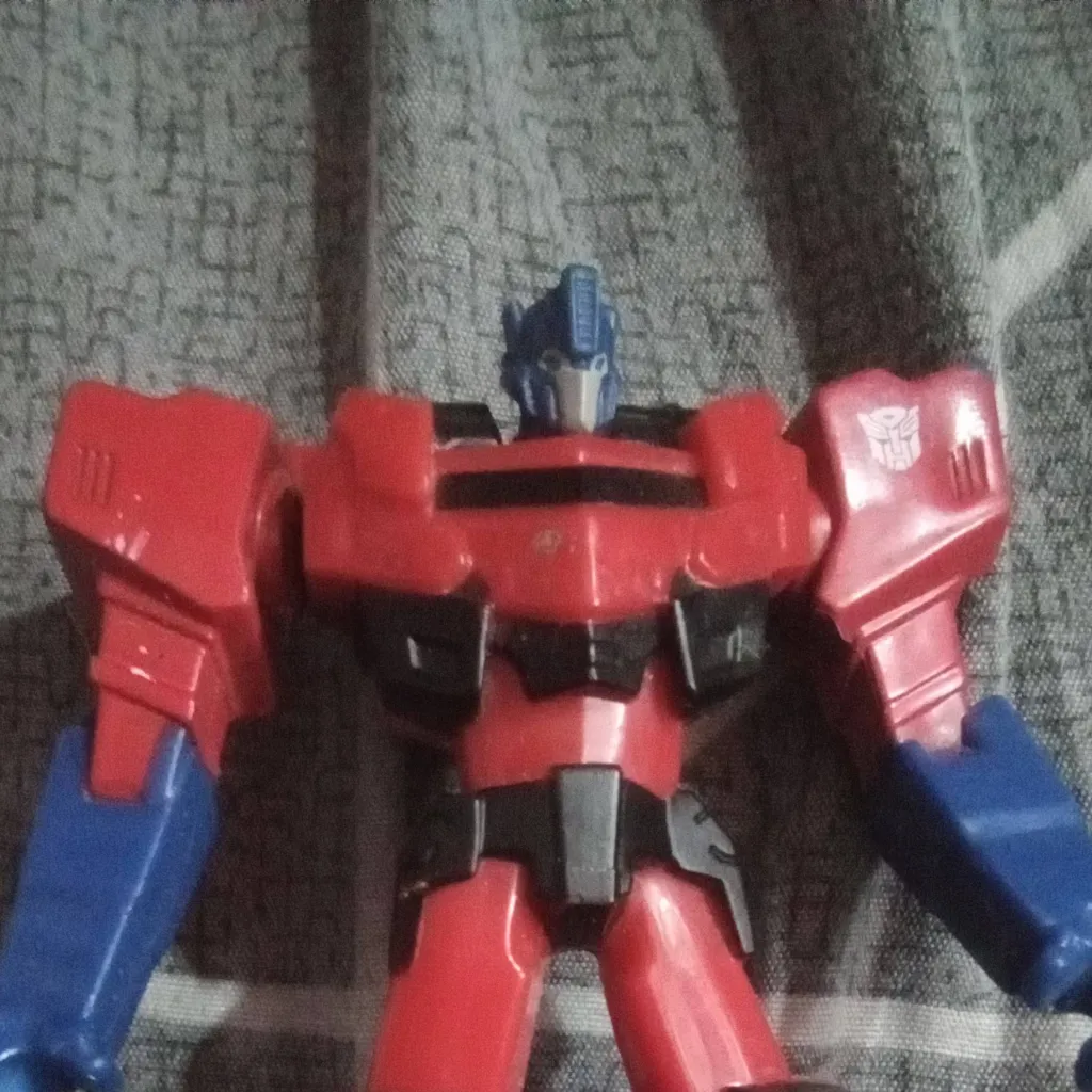 chat with ai character: Optimus Prime 