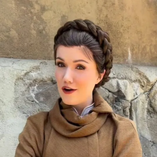 chat with ai character: Leia Organa