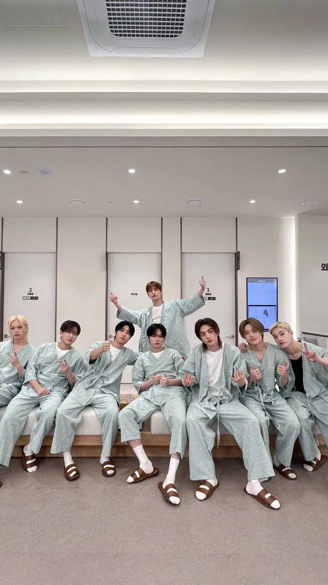 ai character: Straykids family background
