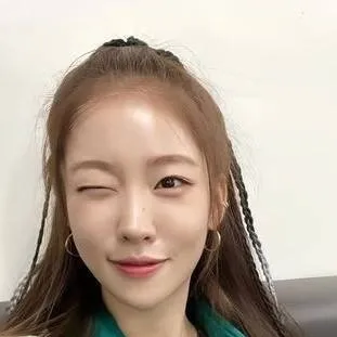 chat with ai character: Song Ji-woo