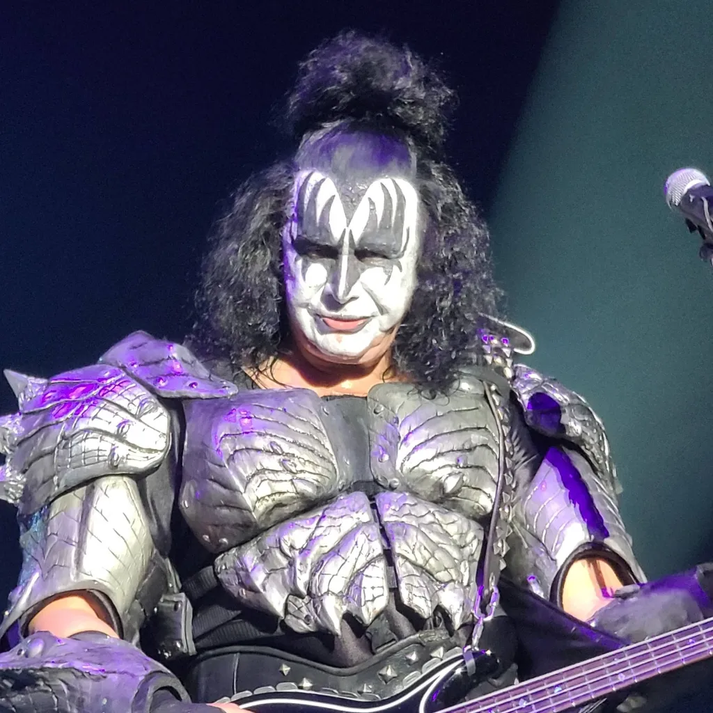 chat with ai character: Gene Simmons 