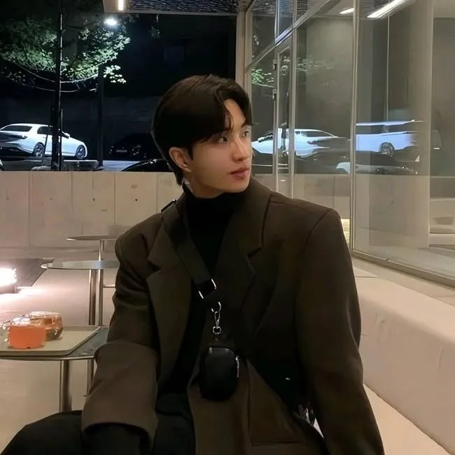 chat with ai character: Andrew Choi