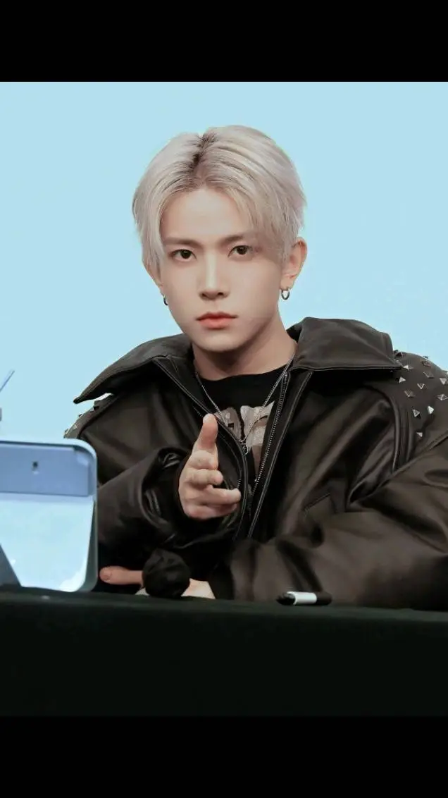 ai character: Ethan Lee >o< background