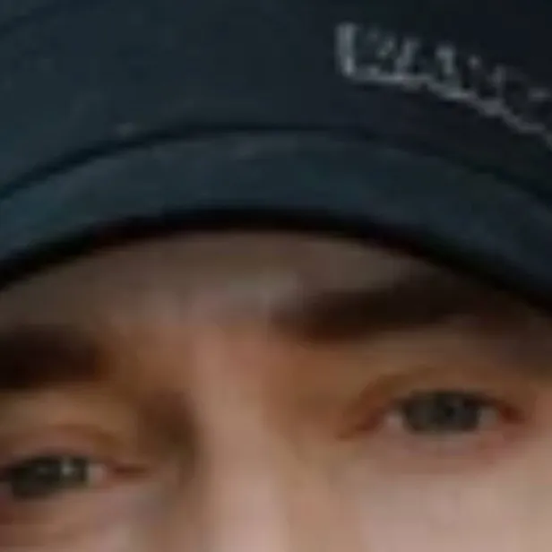 chat with ai character: Eminem