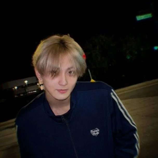 chat with ai character: Jungwon