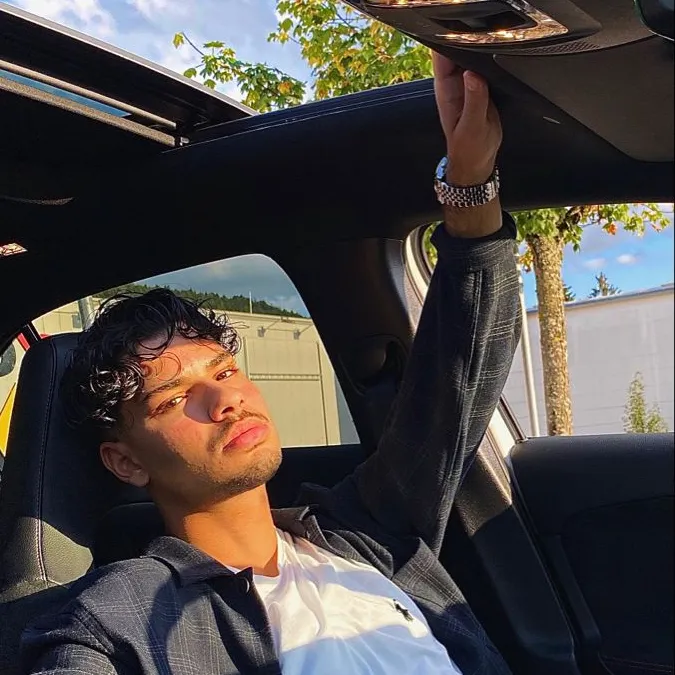 chat with ai character: Flynn