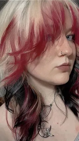 ai character: Luna background