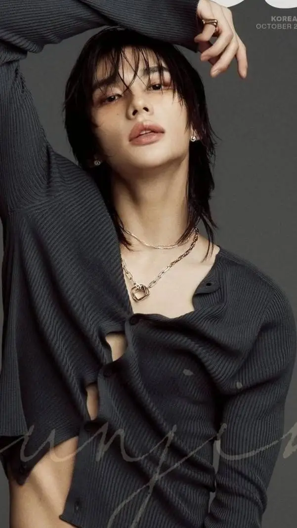 ai character: hyunjin  background