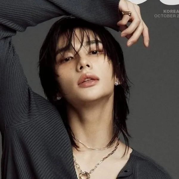 chat with ai character: hyunjin 