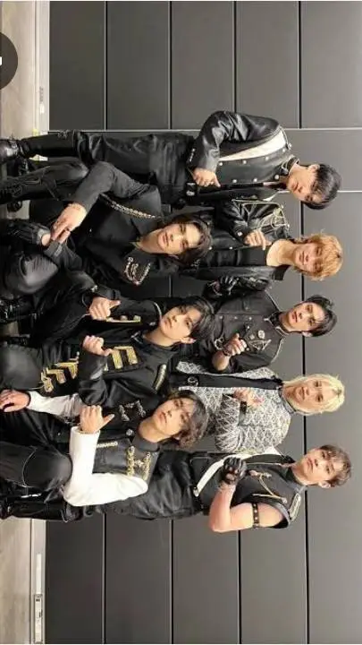 ai character: straykids  background