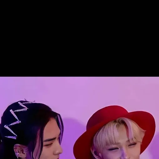 chat with ai character: Felix x Hyunjin xu